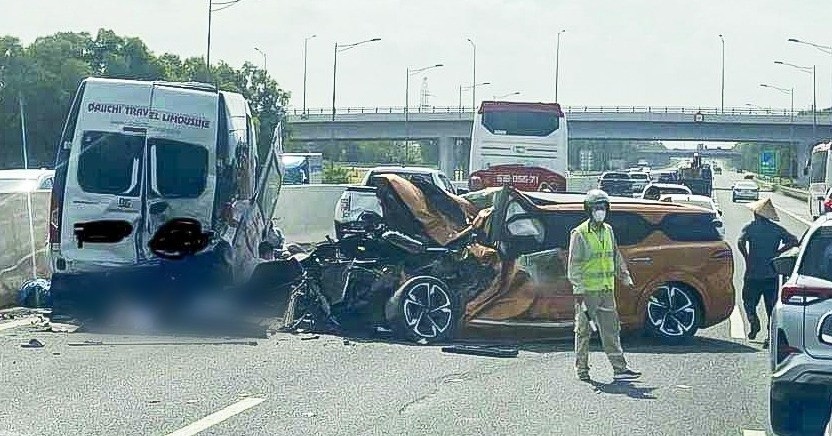 Hiện trường vụ tai nạn giao thông nghiêm trọng trên cao tốc Hà Nội - Hải Phòng.