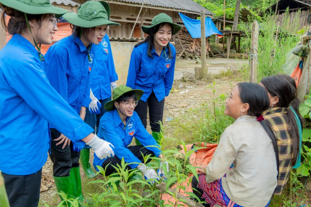 Sinh viên Công đoàn với Mùa hè xanh nhiệt huyết tại Lào Cai
