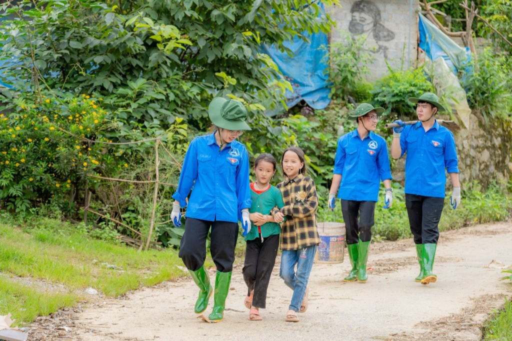 Sinh viên Công đoàn với Mùa hè xanh nhiệt huyết tại Lào Cai