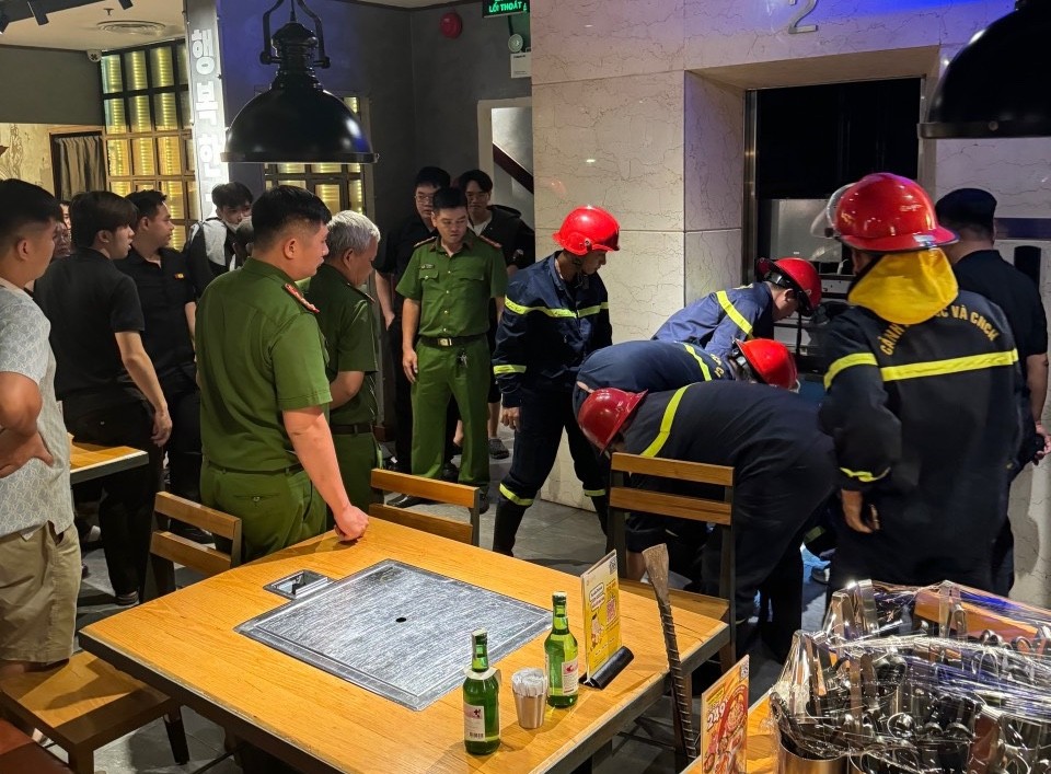 Công an TP Hồ Chí Minh cứu 9 người kẹt trong thang máy