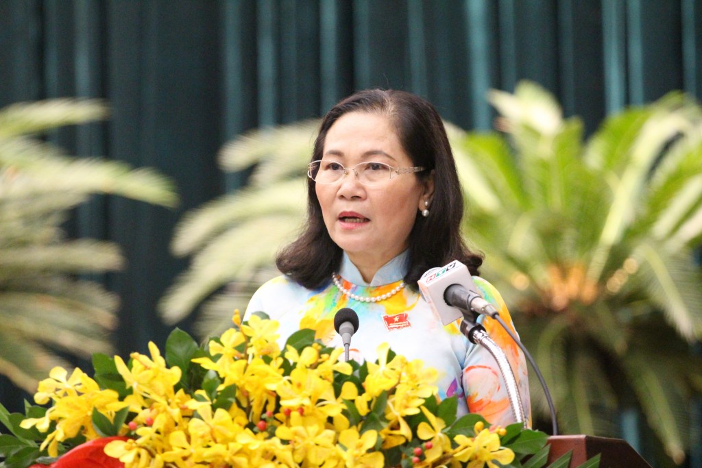 Chủ tịch HĐND TP HCM Nguyễn Thị Lệ phát biểu tại buổi họp