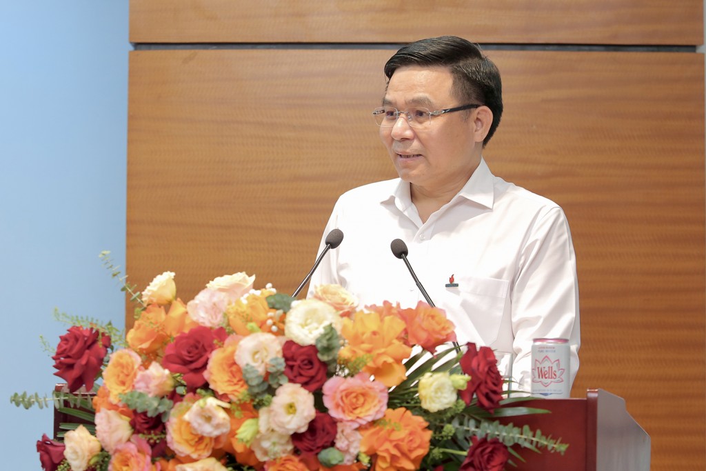 Đồng chí Lê Mạnh Hùng, Bí thư Đảng uỷ, Chủ tịch HĐTV Petrovietnam phát biểu tại hội nghị