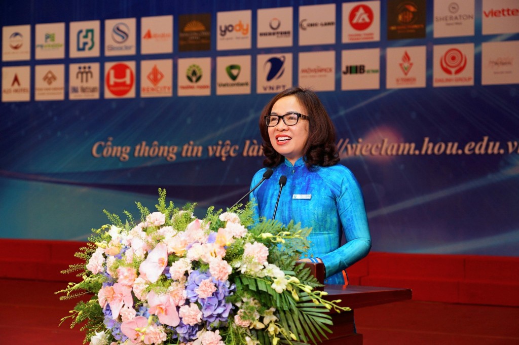 PGS. TS Nguyễn Thị Nhung, Hiệu trưởng trường Đại học Mở Hà Nội