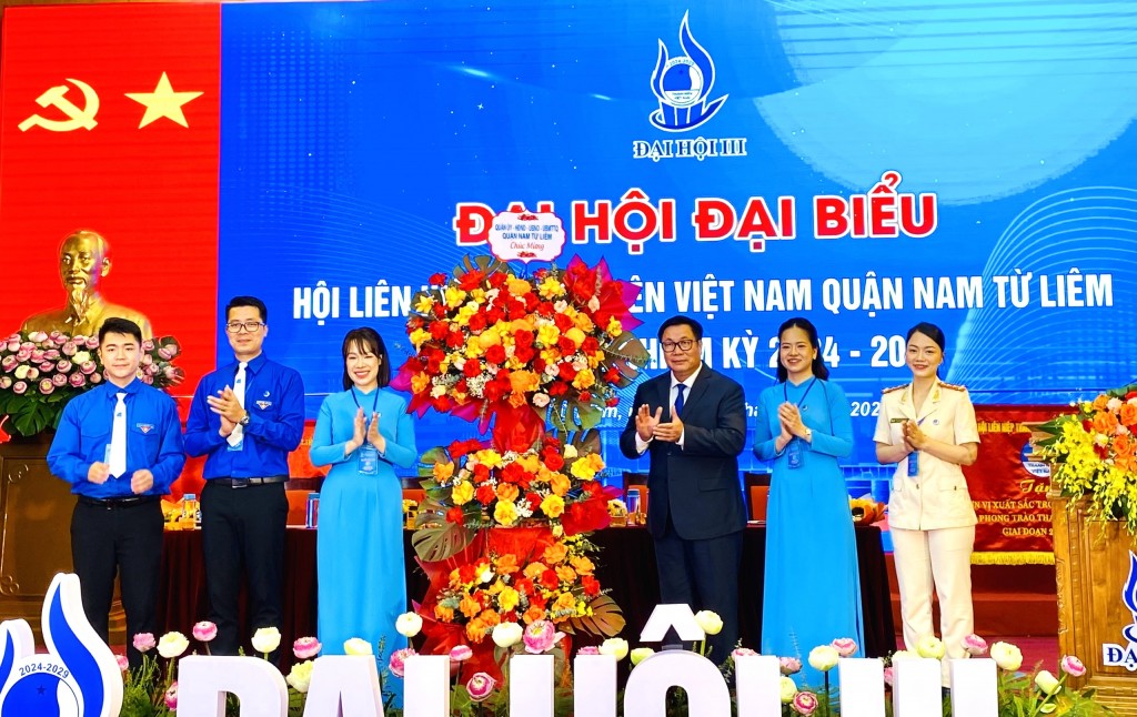 ông Nguyễn Quang Hiếu, Thành uỷ viên, Bí th­ư Quận uỷ Nam Từ Liêm