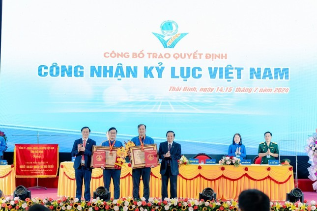 Góp ảnh về hoạt động tình nguyện xây “Ngôi nhà số cho em”