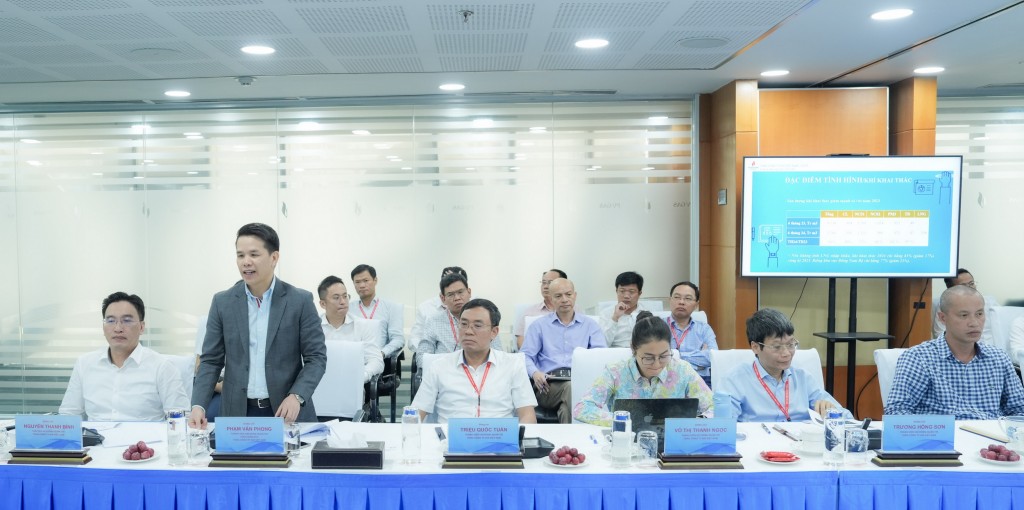 Tổng Giám đốc PV GAS Phạm Văn Phong báo cáo tình hình thực hiện SXKD