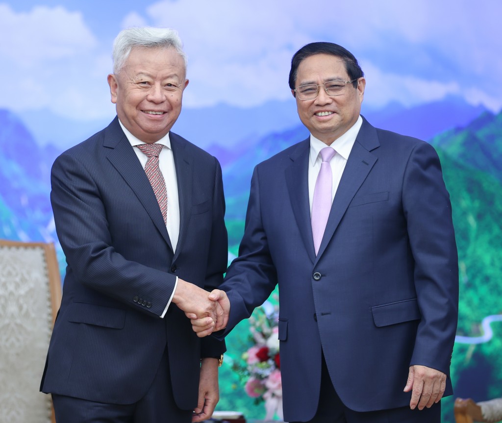 Thủ tướng Phạm Minh Chính tiếp ông Kim Lập Quần, Chủ tịch Ngân hàng Đầu tư cơ sở hạ tầng châu Á - Ảnh: VGP/Nhật Bắc