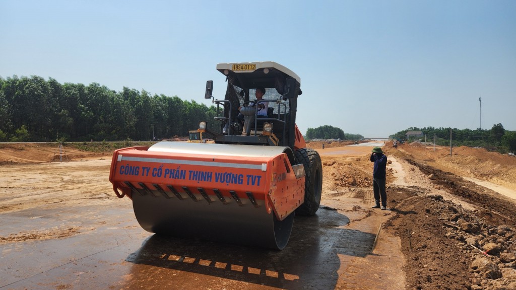 Dự án cao tốc thành phần Vạn Ninh - Cam Lộ có tổng chiều dài 65,5 km, trong đó đoạn đi qua địa phận tỉnh Quảng Trị dài 32,53 km (Ảnh Đ.Minh)