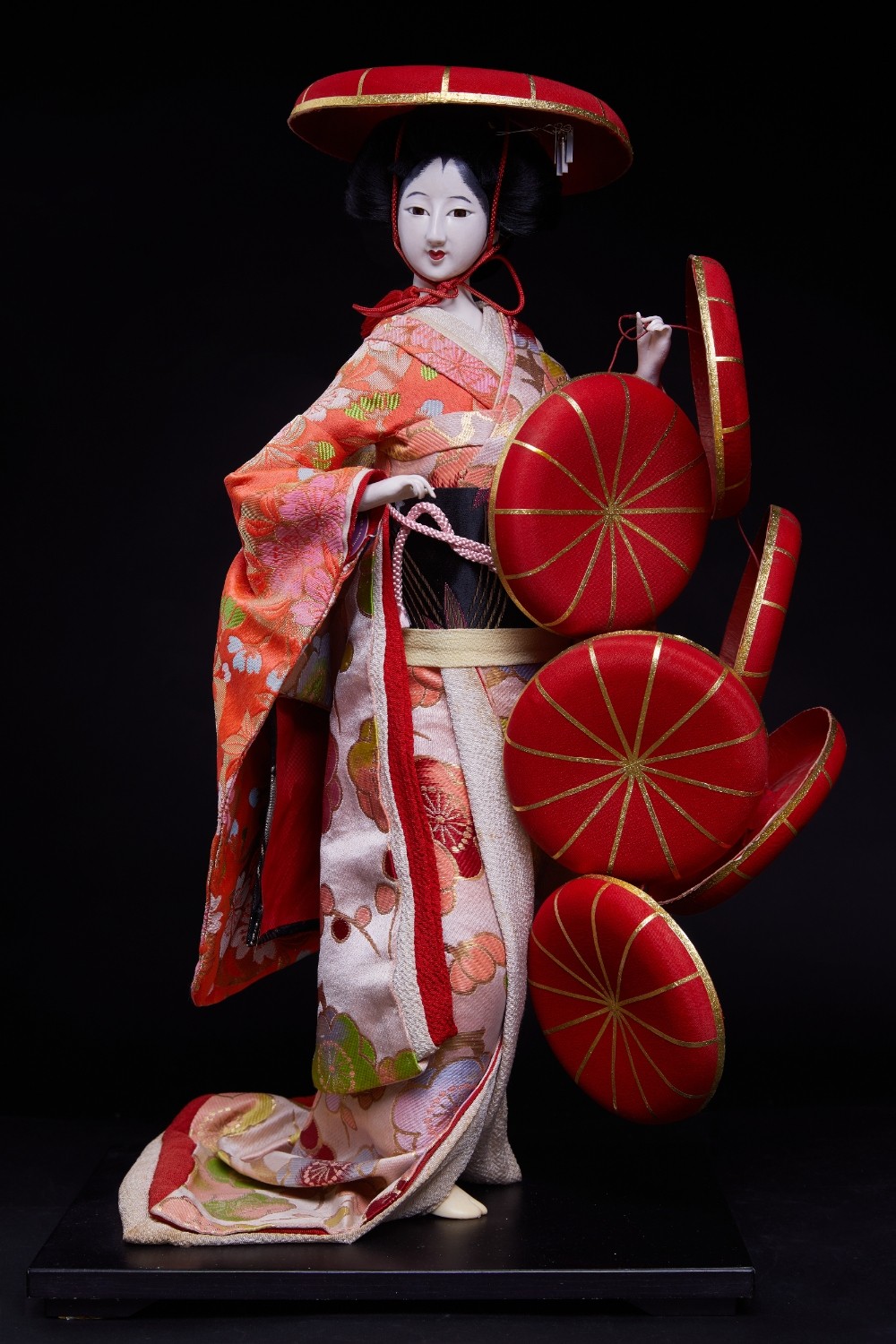 Búp bê Nhật Bản, từ lâu đã trở thành một biểu tượng văn hóa đặc trưng của xứ sở hoa anh đào. (Ảnh: hoianworldheritage.org.vn)