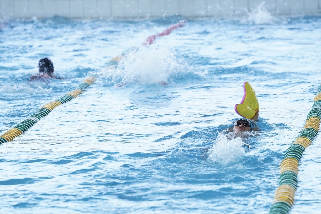 86 bể bơi miễn phí tại trường, với 316 giáo viên dạy bơi (Ảnh Đ.Minh)