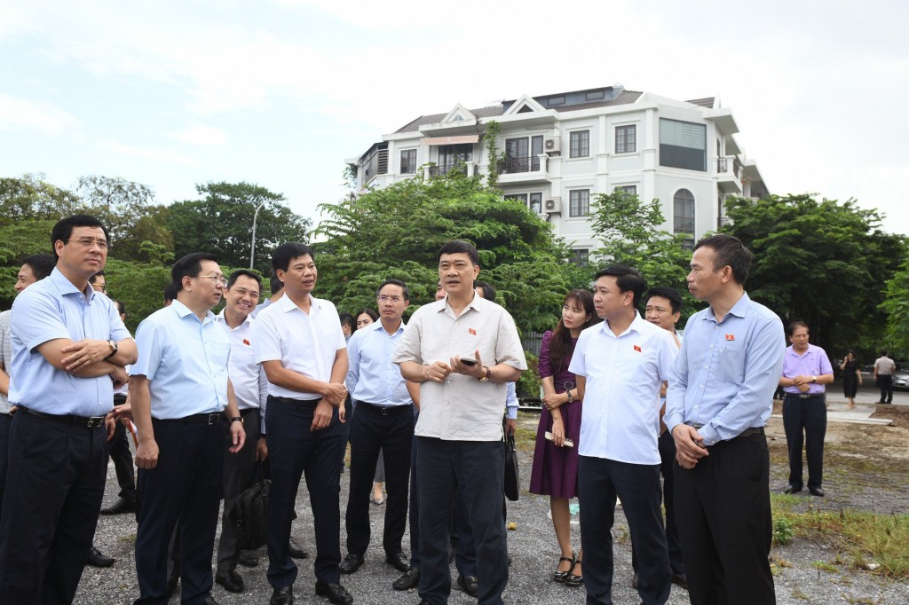 Đoàn giám sát của Quốc hội tiến hành khảo sát thực tế dự án khu đô thị mới Đại Kim. Ảnh: Trọng Quỳnh