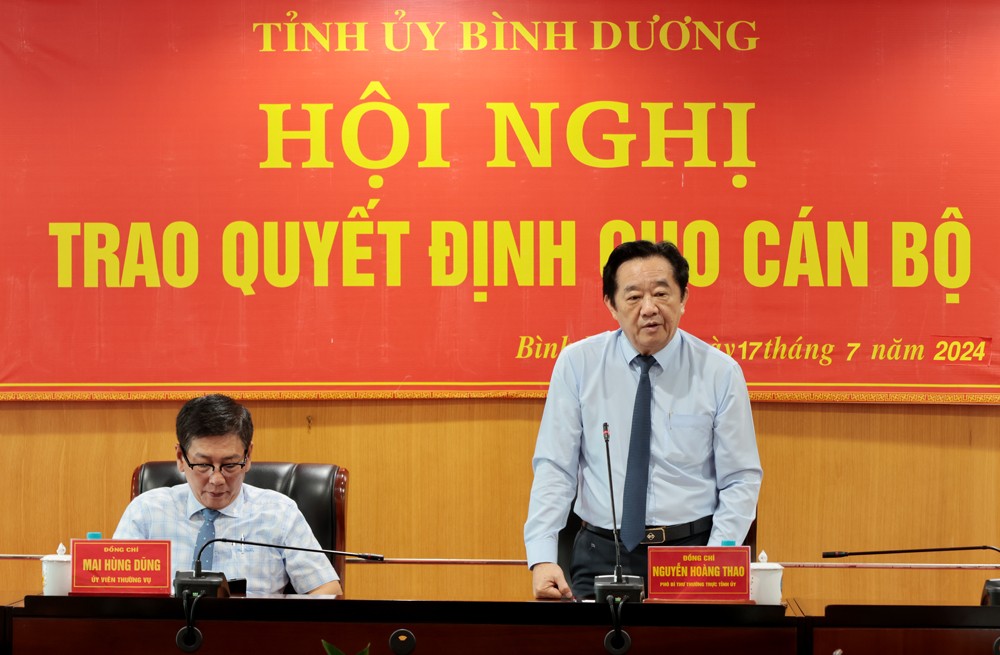 Đồng chí Nguyễn Hoàng Thao phát biểu tại hội nghị