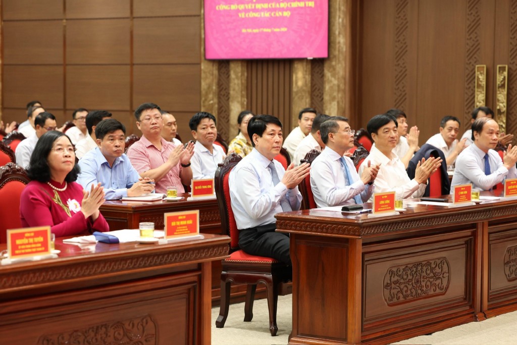 Phân công đồng chí Bùi Thị Minh Hoài làm Bí thư Thành ủy Hà Nội