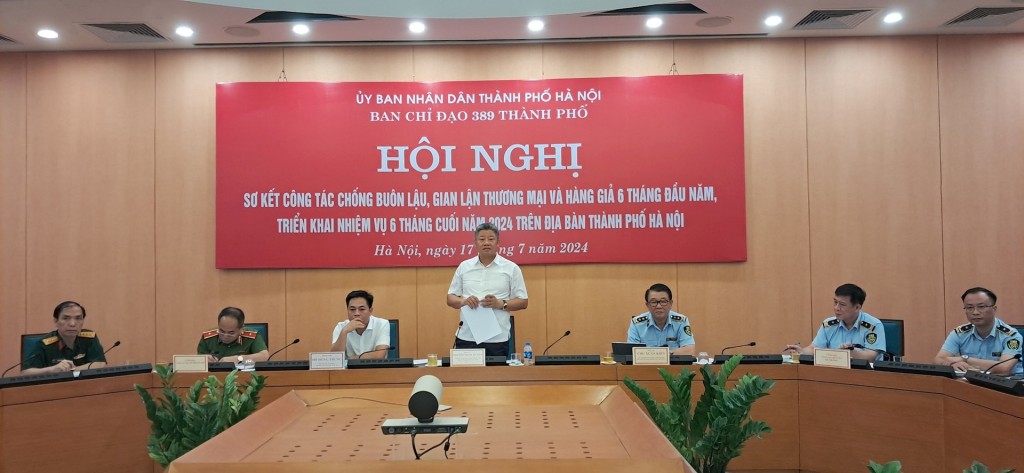 Phó Chủ tịch UBND thành phố Nguyễn Mạnh Quyền, Trưởng ban Chỉ đạo 389 thành phố Hà Nội chủ trì hội nghị