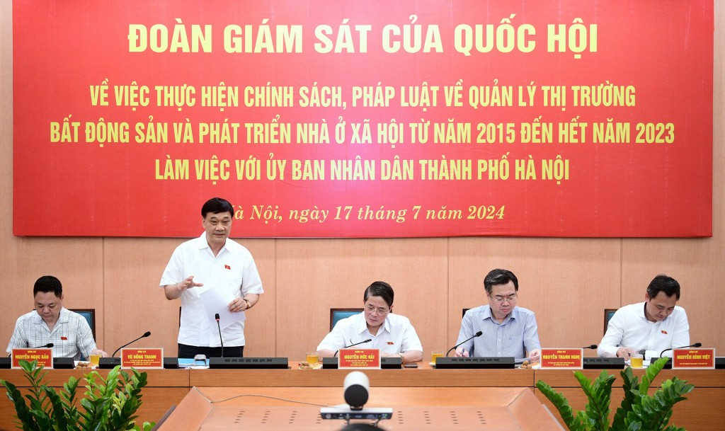 Đoàn giám sát của Quốc hội tại buổi làm việc với UBND thành phố Hà Nội. Ảnh: Trọng Quỳnh