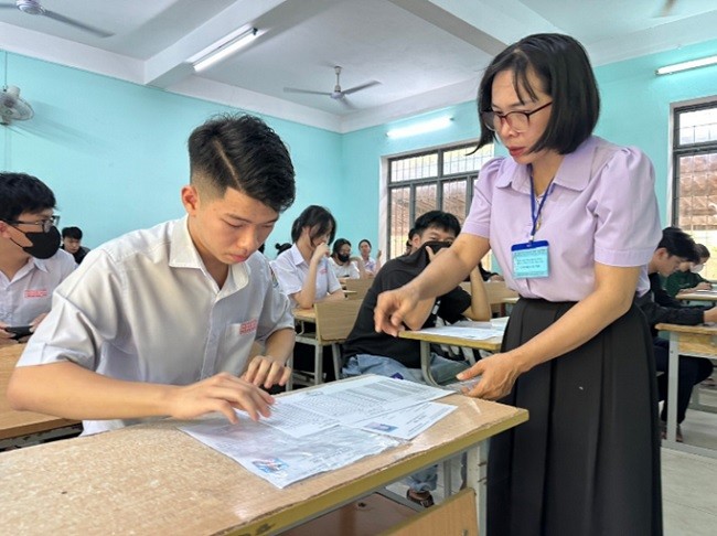 Tỉ lệ đỗ tốt nghiệp THPT năm 2024 của tỉnh Quảng Ngãi đạt 98,38%, tăng 1,11% so với năm 2023