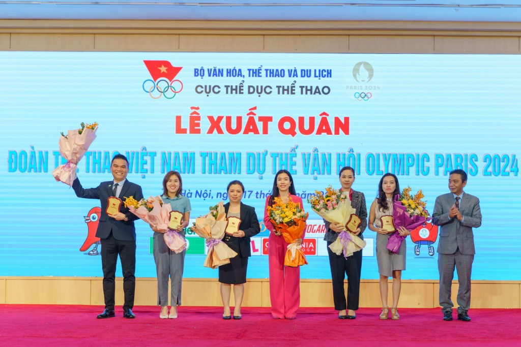 3. Nestlé MILO vinh dự nhận kỷ niệm chương từ Ủy ban Olympic Việt Nam tại Lễ xuất quân