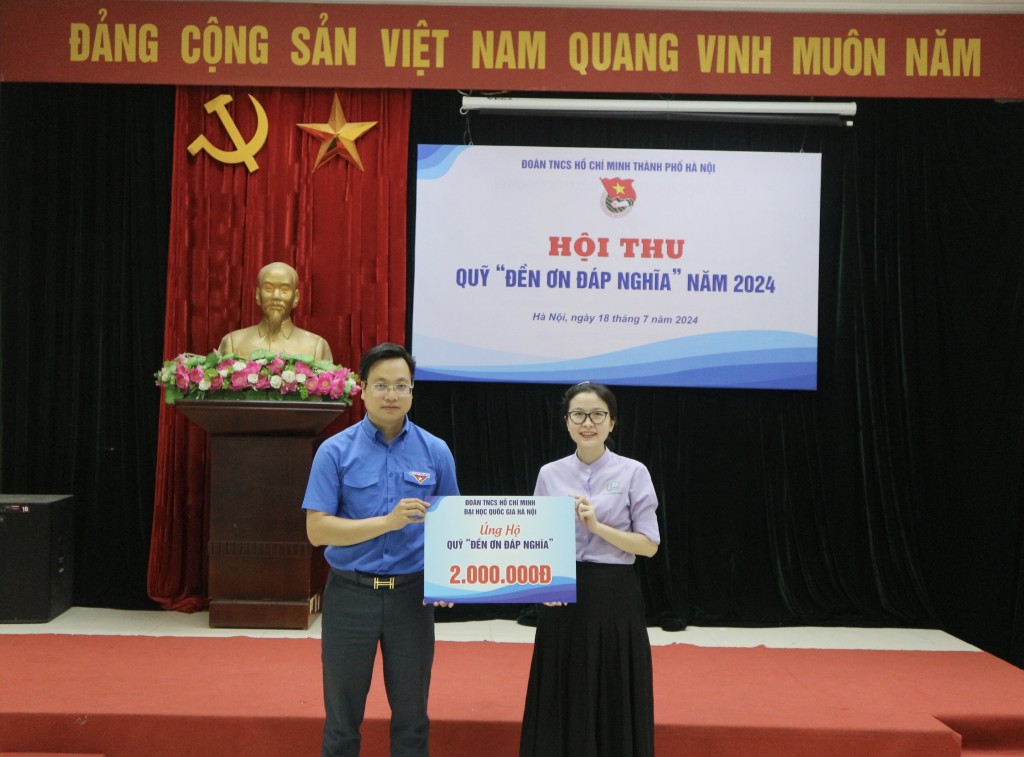 Đại diện các đơn vị ủng hộ quỹ Tuổi trẻ Thủ đô ủng hộ quỹ Đền ơn đáp nghĩa 2024
