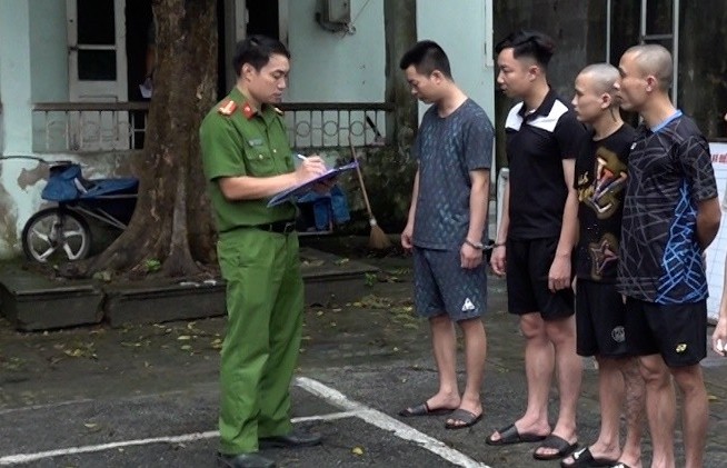 Văn Lâm (Hưng Yên): Phát hiện 4 nam, 3 nữ sử dụng trái phép ma túy tại quán karaoke