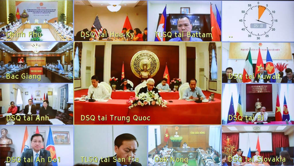Hội nghị được kết nối trực tuyến từ trụ sở Chính phủ tới đầu cầu các cơ quan đại diện Việt Nam ở nước ngoài và UBND các tỉnh, thành phố trực thuộc Trung ương - Ảnh: VGP/Nhật Bắc