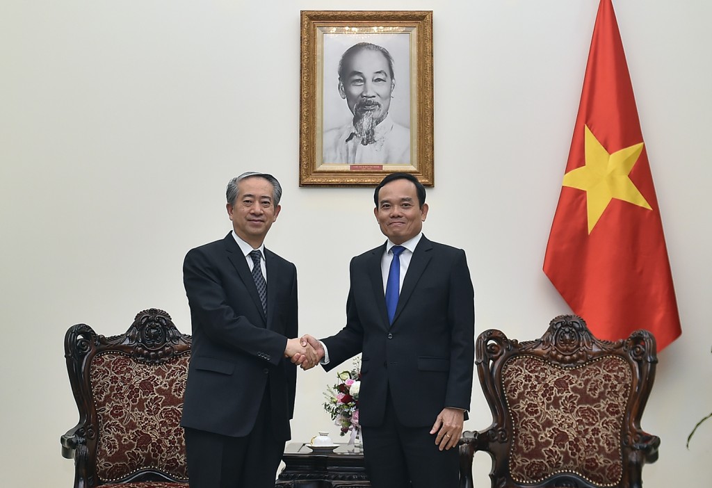 Phó Thủ tướng Trần Lưu Quang tiếp Đại sứ Trung Quốc tại Việt Nam Hùng Ba đến chào từ biệt nhân dịp kết thúc nhiệm kỳ công tác tại Việt Nam - Ảnh: VGP/Nhật Bắc