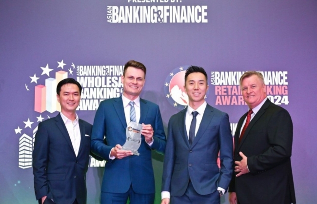 Thẻ tín dụng Home Credit Việt Nam nhận giải thưởng từ Asian Banking & Finance
