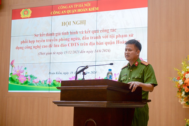 Đại tá Hà Mạnh Hùng - Trưởng Công an quận Hoàn Kiếm phát biểu khai mạc hội nghị