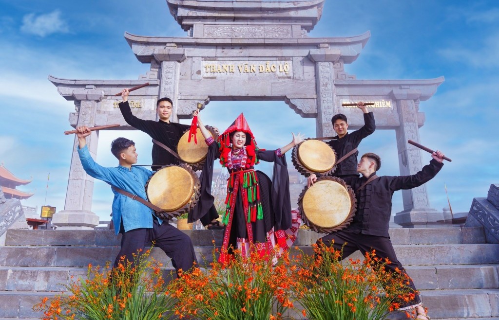 Ưu đãi 50% giá vé cáp treo Fansipan cho 9 tỉnh Tây Bắc mở rộng trong mùa Lễ hội hoa dơn thóc 2024