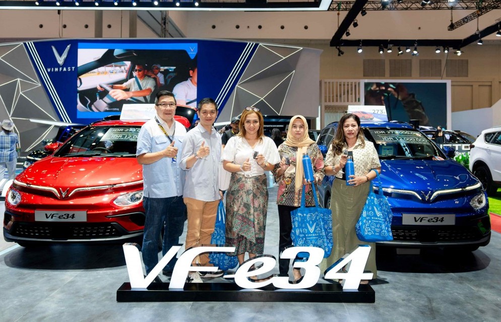VinFast bàn giao lô SUV điện VF e34 đầu tiên tại Indonesia
