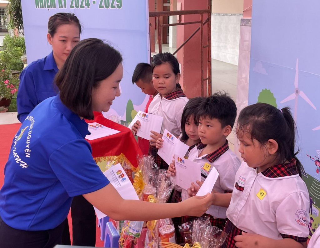 Thanh niên TP Hồ Chí Minh tích cực xây dựng Nông thôn mới