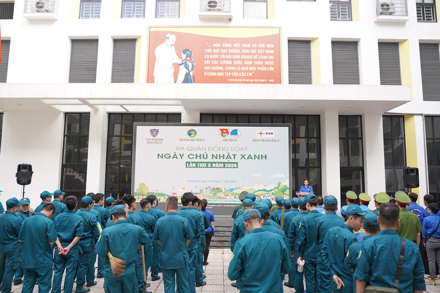 Trong những năm qua, “Ngày chủ nhật xanh” là một trong những hoạt động thường xuyên của các cấp bộ Đoàn, góp phần nâng cao ý thức của đoàn viên, thanh niên và nhân dân trong việc tham gia giữ gìn và bảo vệ môi trường ứng phó với biến đổi khí hậu, xây dựng