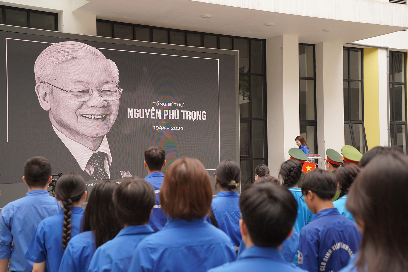 Các đại biểu tham dự đã dành phút mặc niệm để tưởng nhớ tới cố Tổng Bí thư Nguyễn Phú Trọng