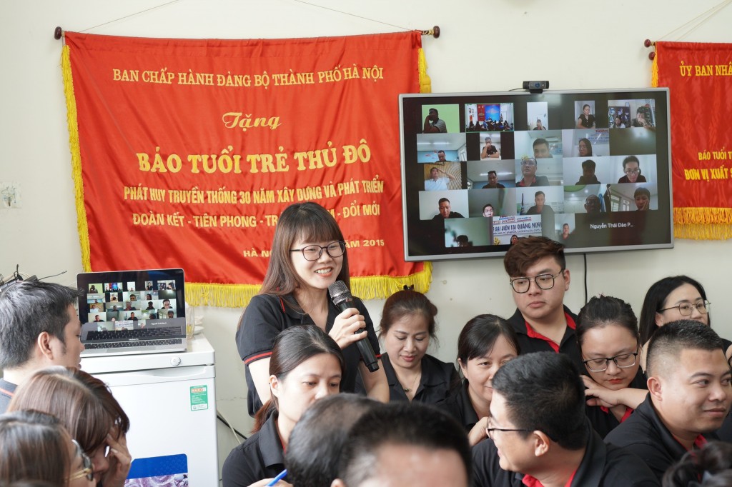 Tổng Biên tập báo Tuổi trẻ Thủ đô đối thoại với viên chức và người lao động