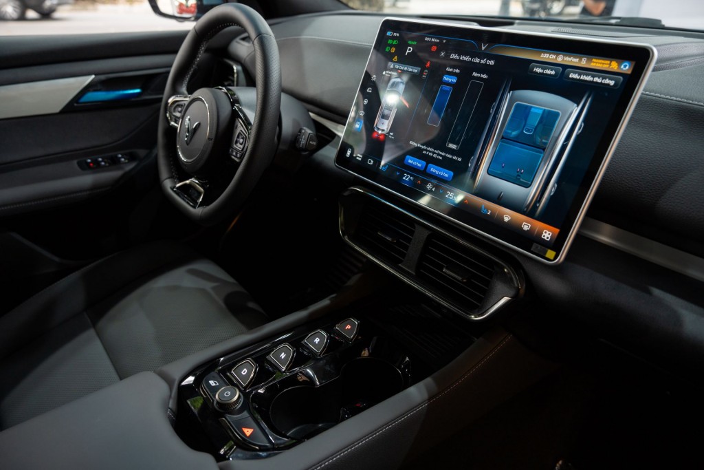 Với trang bị trợ lý ảo AI tạo sinh, chiếc SUV cỡ D của VinFast trở thành một trong những chiếc xe hiện đại bậc nhất phân khúc