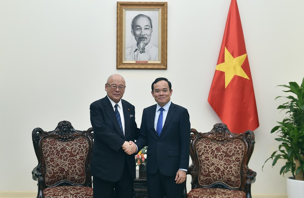 Phó Thủ tướng Trần Lưu Quang và Cố vấn Đặc biệt Liên minh Nghị sĩ hữu nghị Nhật-Việt Takebe Tsutomu - Ảnh: VGP/Hải Minh