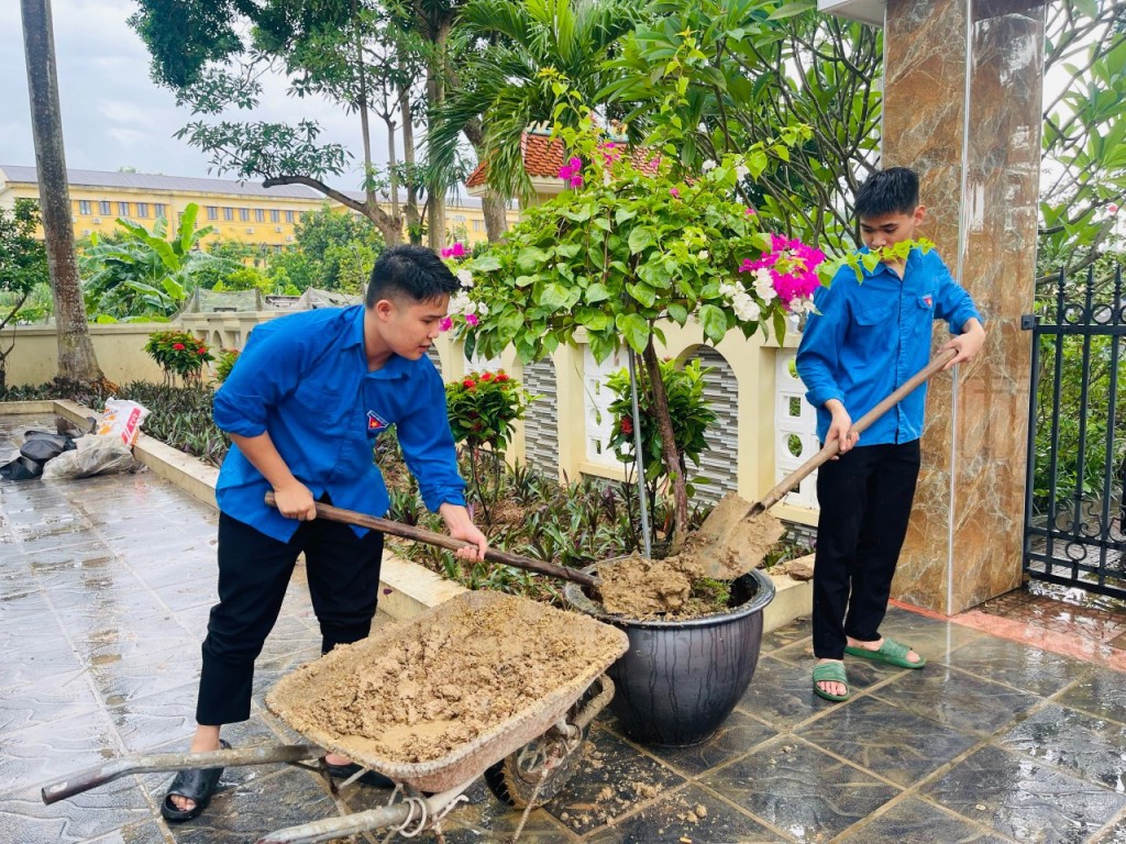  Trồng cây xanh tạo cảnh quan môi trường xanh, sạch, đẹp