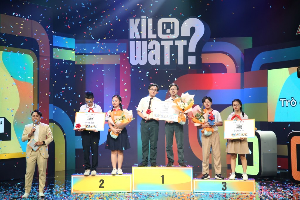 Các đội Nhất, Nhì và Ba nhận giải thưởng Chương trình Games show “Kilowatt?” năm 2024
