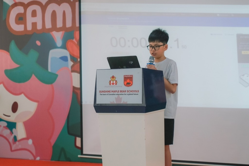 Teen Hà Nội thỏa sức sáng tạo tại trại hè tranh biện song ngữ