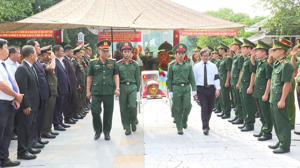 Lễ truy điệu và an táng hài cốt liệt sĩ quân tình nguyện và chuyên gia Việt Nam hy sinh tại Campuchia