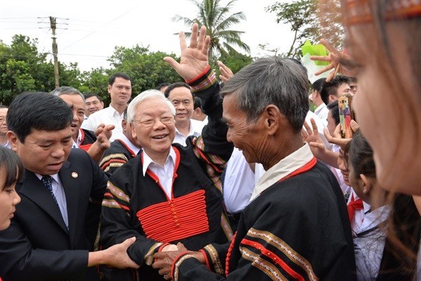 Hình ảnh Tổng Bí thư Nguyễn Phú Trọng thăm đồng bào các dân tộc thiểu số xuất hiện trong phim tài liệu “80 năm Đề cương về văn hóa Việt Nam”.
