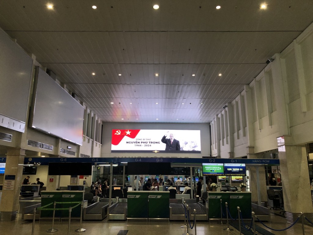 Các màn hình led tại sân bay Tân Sơn Nhất