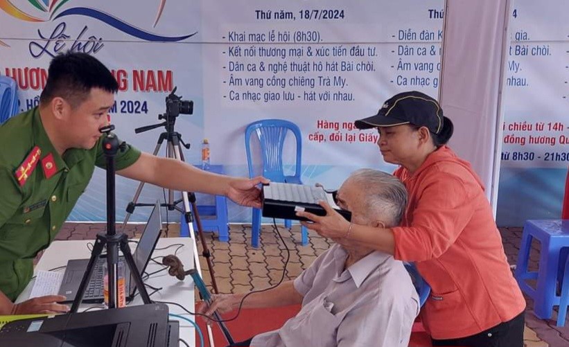 Quảng Nam: Hỗ trợ gần 700 người dân xa quê làm căn cước
