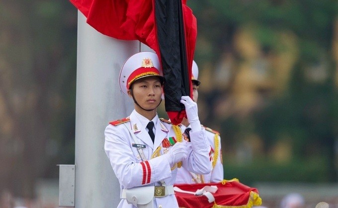 Lễ treo cờ rủ Quốc tang Tổng Bí thư Nguyễn Phú Trọng trên Quảng trường Ba Đình