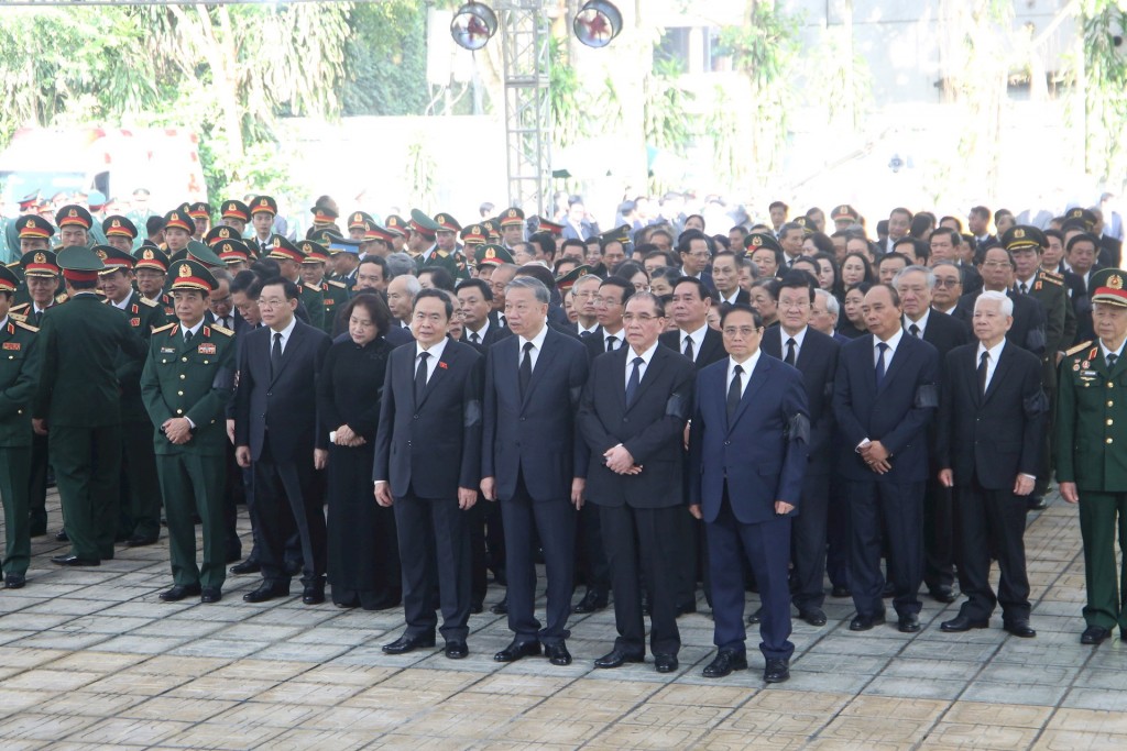 Các đồng chí lãnh đạo, nguyên lãnh đạo Đảng, Nhà nước chuẩn bị vào viếng Tổng Bí thư Nguyễn Phú Trọng.