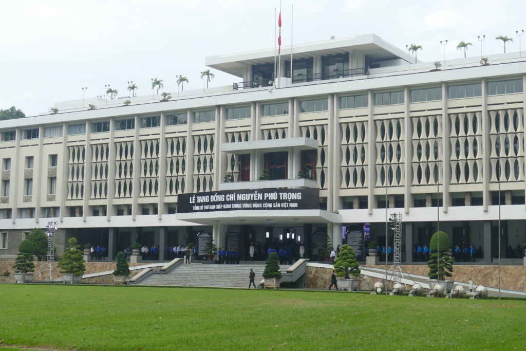 Đoàn đại biểu TP HCM viếng Tổng Bí thư Nguyễn Phú Trọng