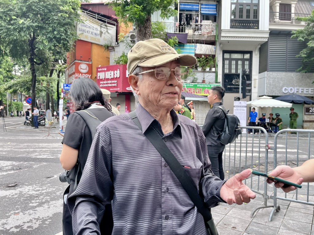 Dòng người nghẹn ngào tưởng nhớ Tổng Bí thư Nguyễn Phú Trọng