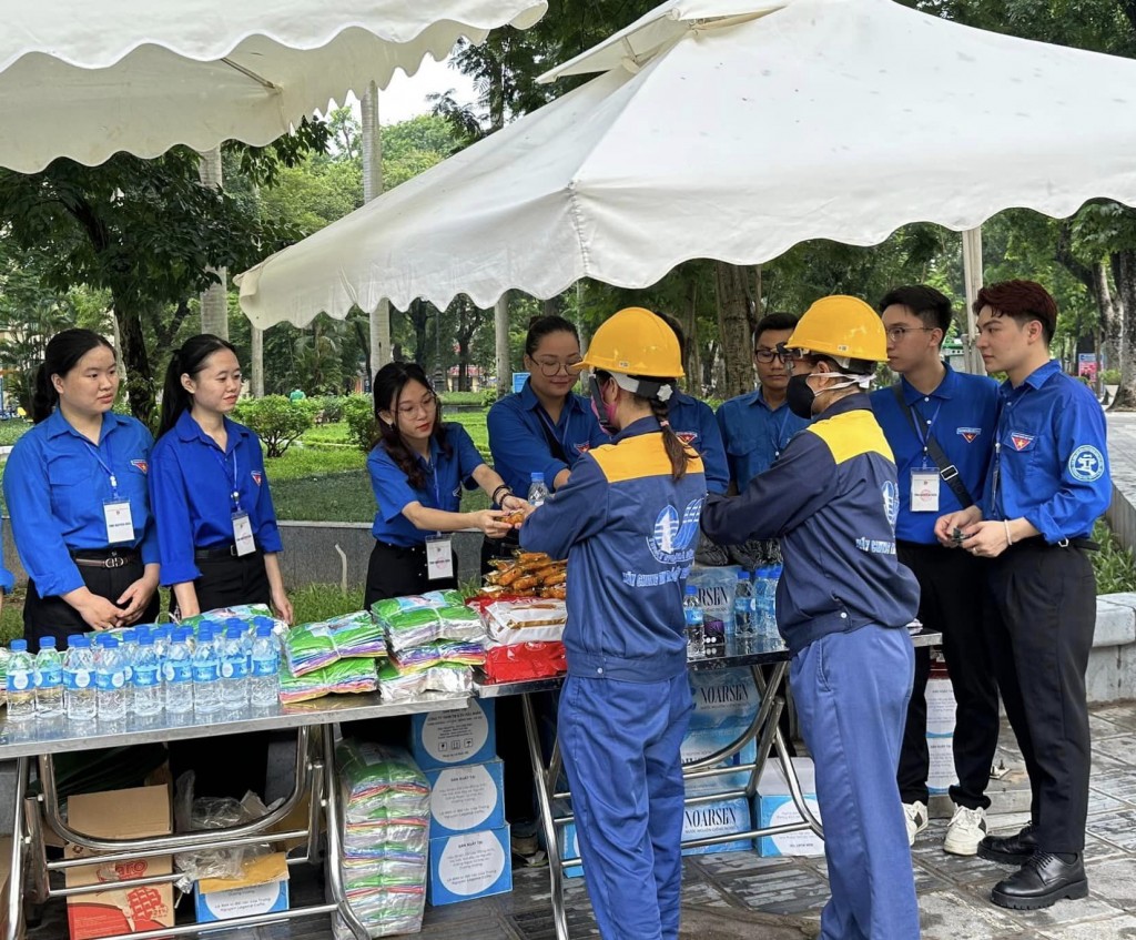 Người trẻ biến niềm tiếc thương thành hành động Người trẻ biến niềm tiếc thương thành hành động