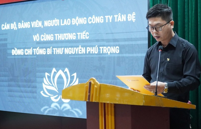 Cán bộ, đảng viên, người lao động Công ty Tân Đệ tưởng niệm Tổng Bí thư Nguyễn Phú Trọng