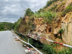 Kon Tum: Cảnh báo nguy cơ sạt lở đất trên Quốc lộ 14