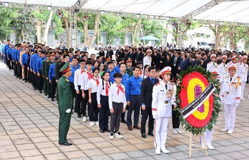 Đoàn đại biểu Đoàn TNCS Hồ Chí Minh và tuổi trẻ Việt Nam viếng Tổng Bí thư Nguyễn Phú Trọng